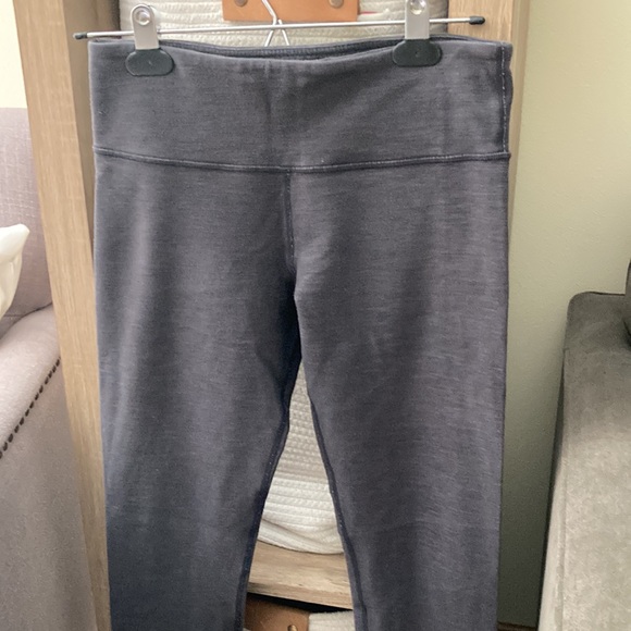 Lululemon yoga pants size 6 - Picture 2 of 10